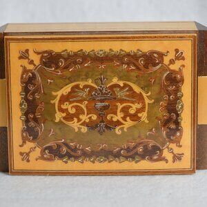 Vintage Italian Laquered Inlaid Wooden Music Box 'Come Back to Sorrento'